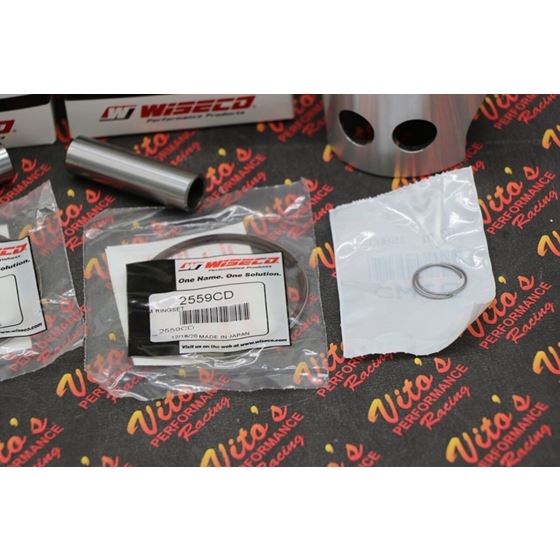 1973-1975 Yamaha RD350 Wiseco 1.00mm / .040" oversized 65.00mm Bore Piston Kit 3